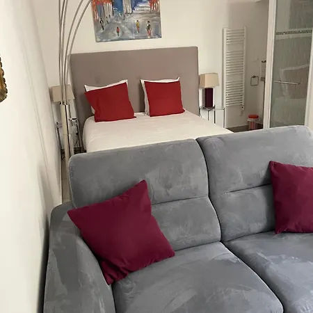 La Maison Du Courtil, Figue-miel Апартаменты *